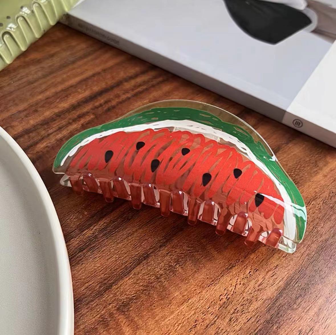 Pinza de Pelo Acrílica con Frutas para Mujer — Accesorio Veraniego